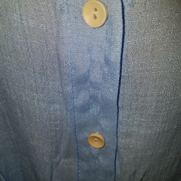 Beautiful soft blouse - Picture 2 of 5